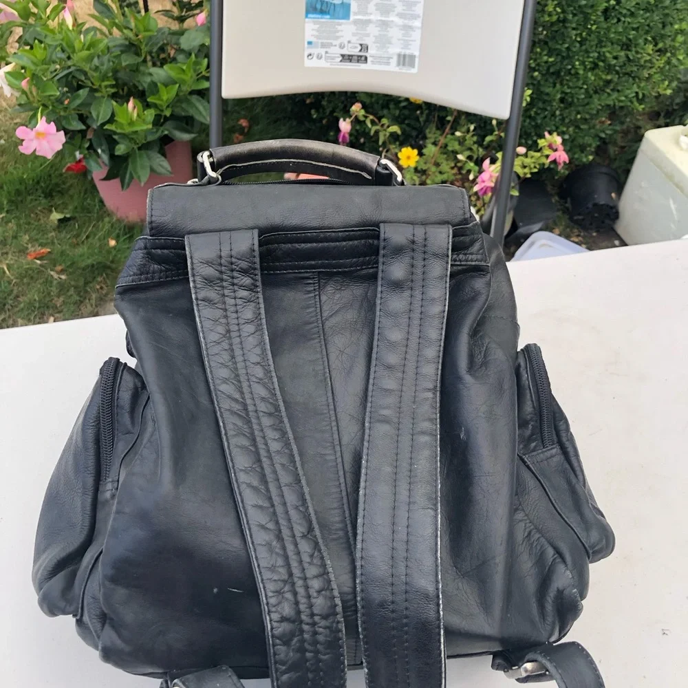 Men's genuine Black Leather To Load Backpack Classic Travel Bag